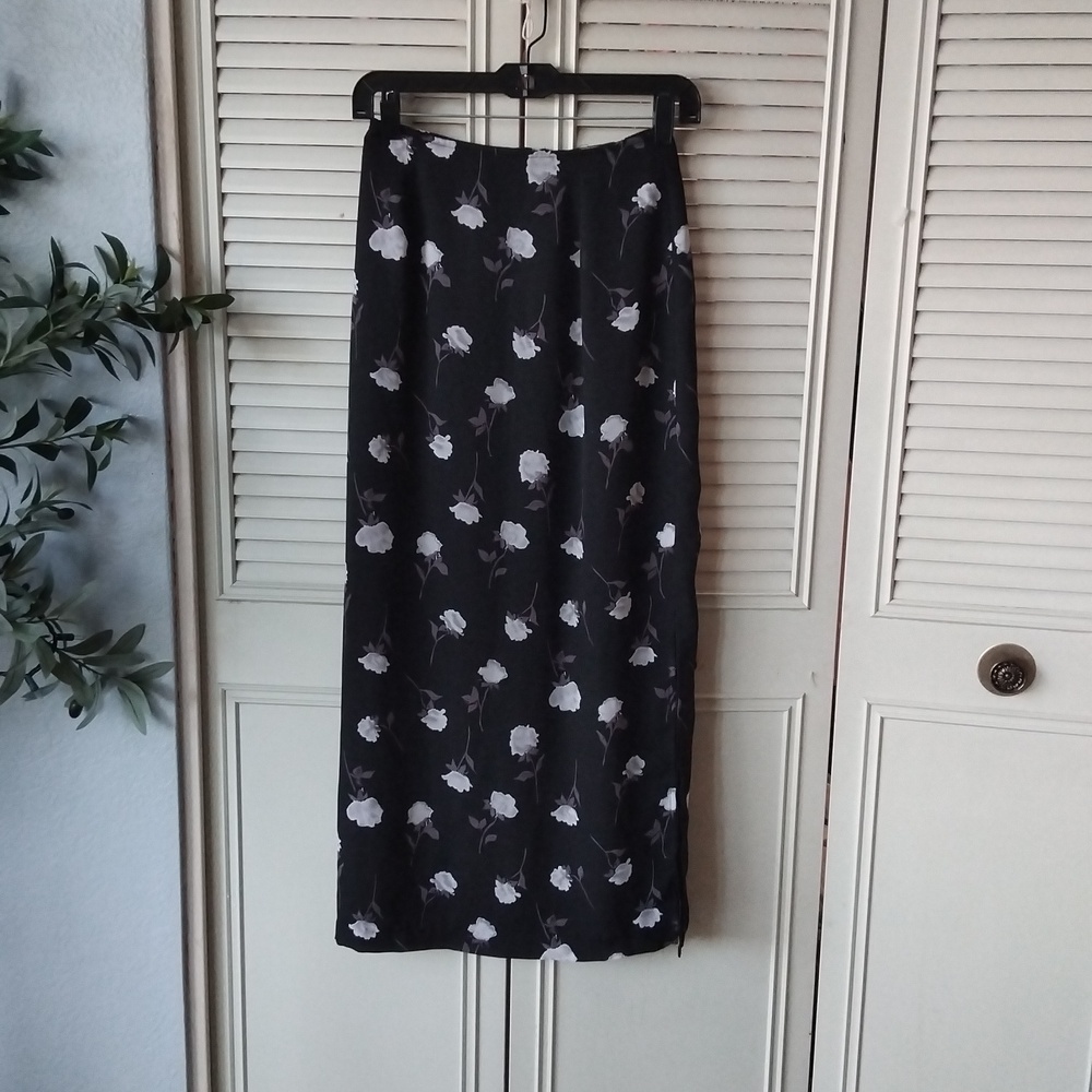 Hillard hanson long floral skirt